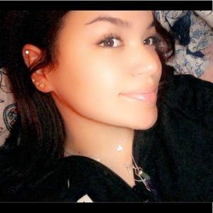 Meet your Posher, Yomaris